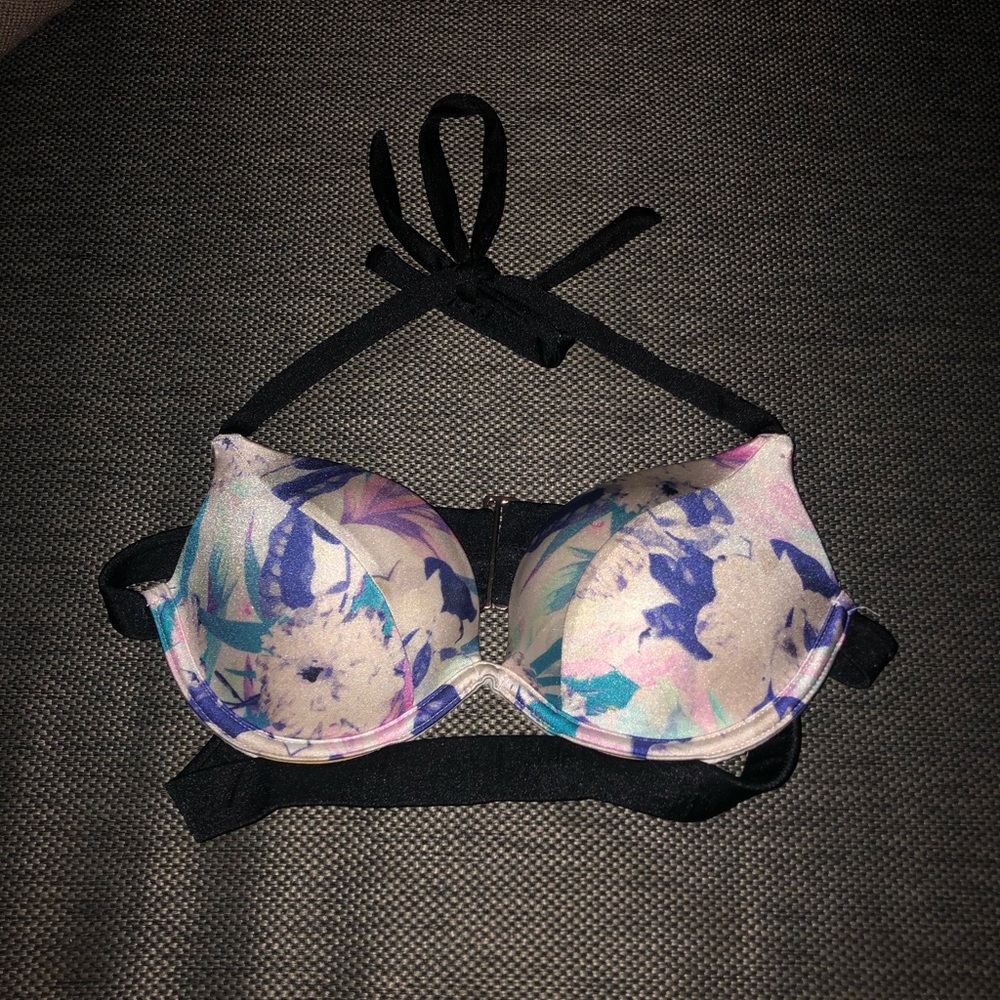 Victoria’s Secret bikini (top and bottom)